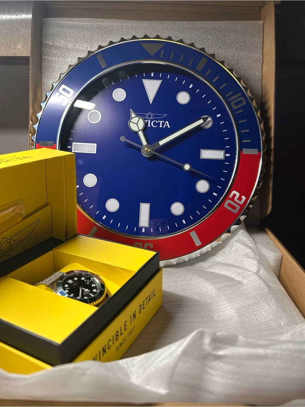 Invicta Men's Mesh Watch w/Blue Dial & Blue/Red Wall Clock